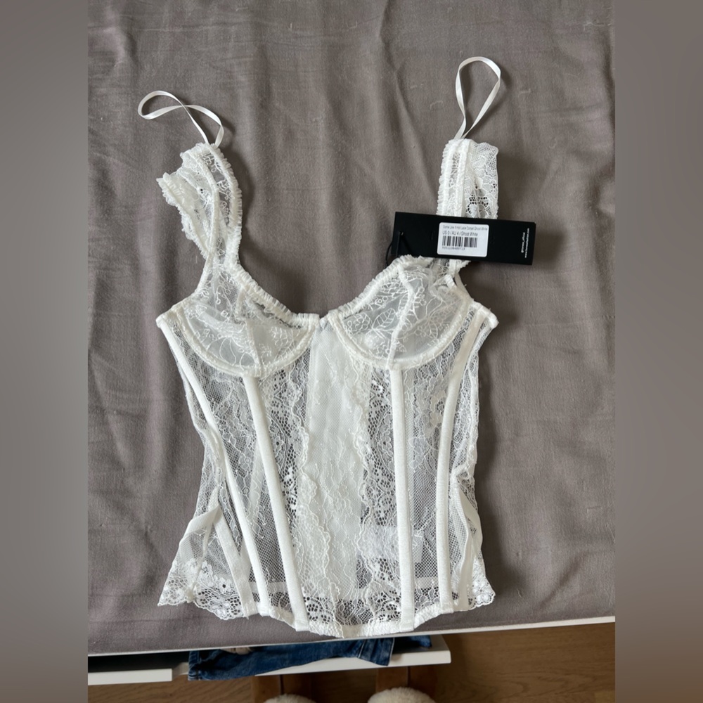 GOURGOUS WHITE BRAND NEW CORSET (never worn tags still on)